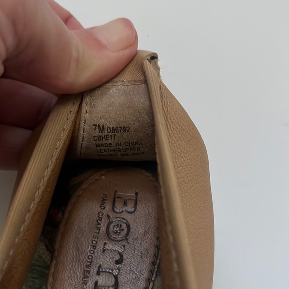 VERY Soft leather Born Ballet flats. Size 7 - Picture 6 of 9
